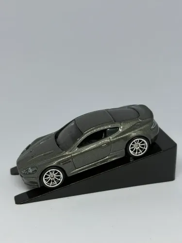 Hot Wheels - Aston Martin DBS 2013