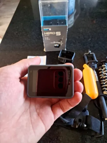 Gopro hero 5 Black pouco uso e com acessórios!!