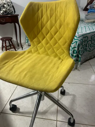 Cadeira de escritório amarela
