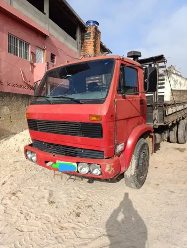 Caminhão VW com carroceria motor MWM