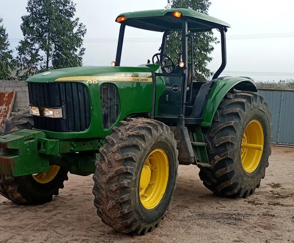 Trator jonh deere 7515.