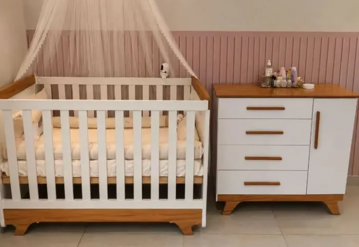Berço e cômoda de bebê