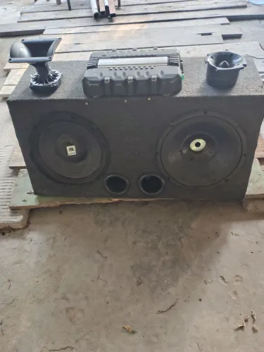 Essa caixa de som de carro valor r$ 300