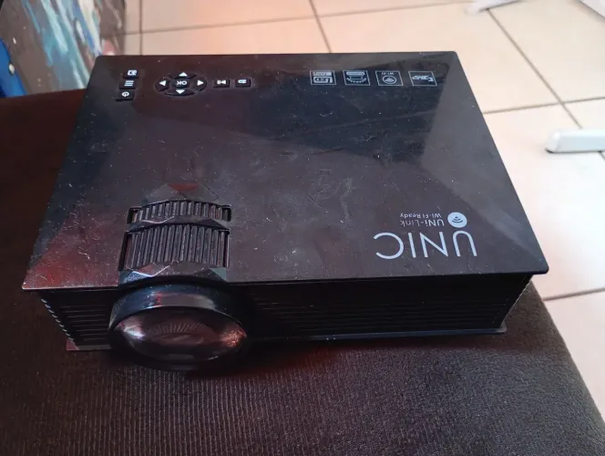Projetor unic e monitor LCD LG