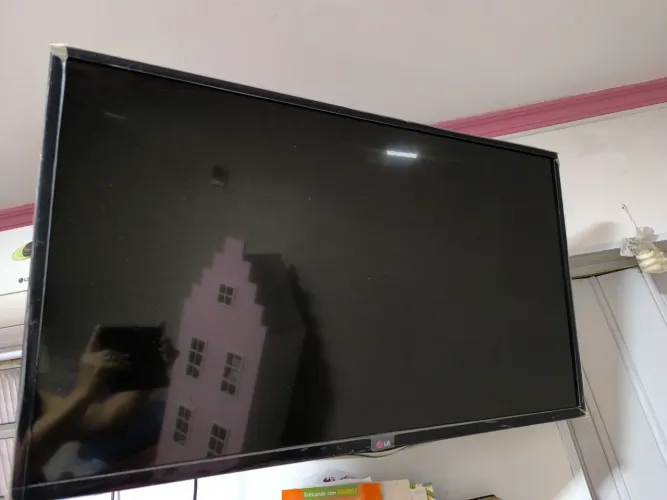 SMART TV LG 42 POLEGADAS 42LN5700 DEFEITO