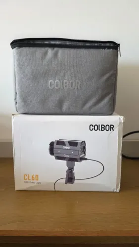 Iluminador LED Colbor CL60 60W - Menos de 6h de Uso, Impecável