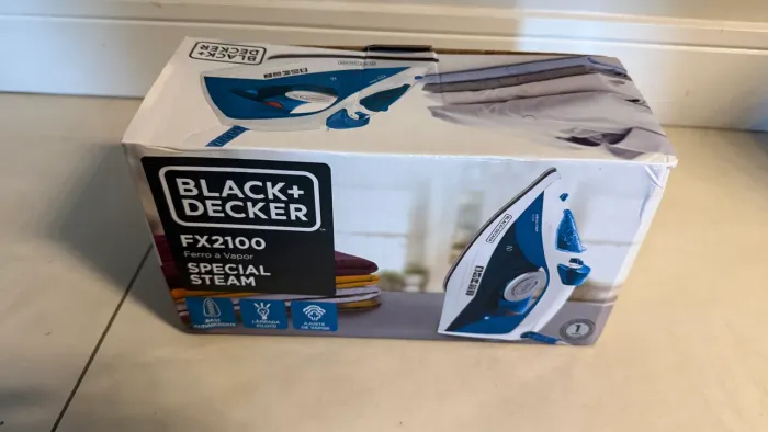 Ferro de Passar Roupa Black Decker Modelo FX2100 Vaporizador e Base Antiaderente 127v