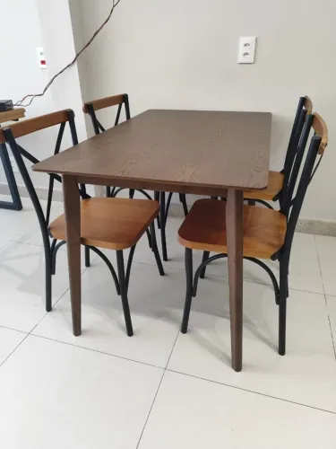 Mesa linda valorizando seu ambiente