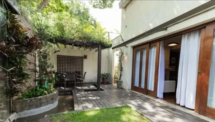 Amplitude e Sofisticação: Casa de Alto Padrão com 380m² no Campo Belo