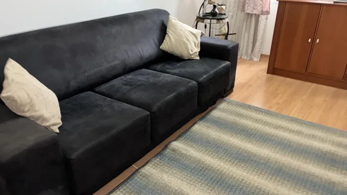 Sofá Retrátil 3 Lugares Suede Preto / Grafite - Muito Confortável e Conservado