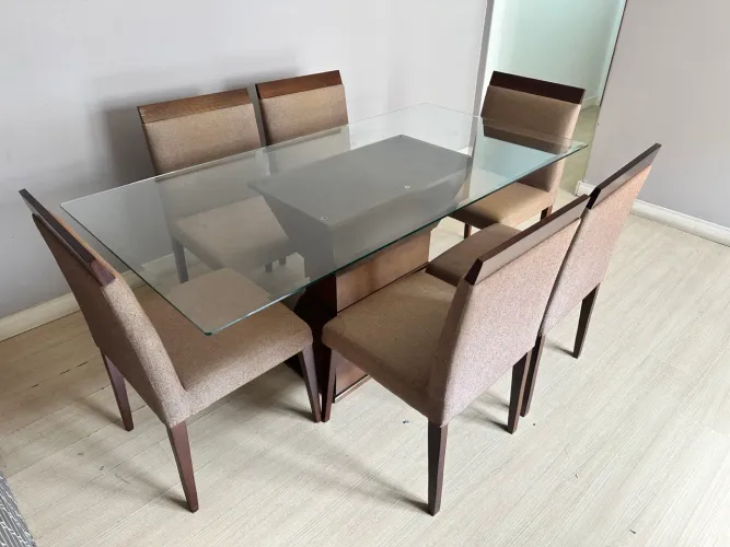 Mesa de Jantar Madeira Nobre e tampo de vidro com 6 lugares