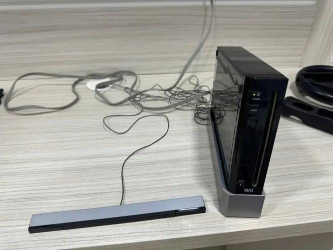 NINTENDO WII (JOGOS INCLUÍDOS)