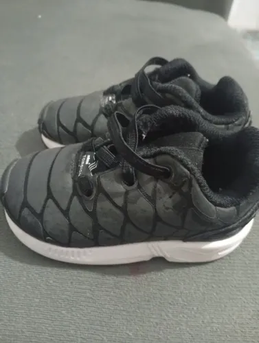 Tênis Adidas/ criança