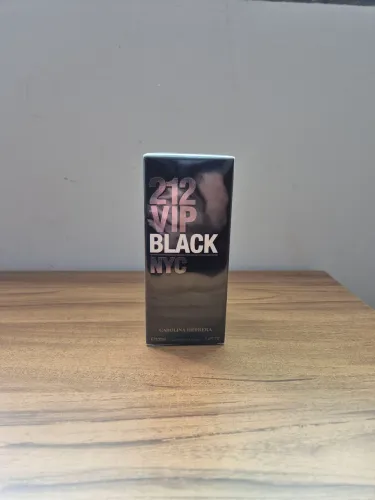 Perfume 212 Vip Black NYC Original Eau de Parfum Carolina Herrera for men 