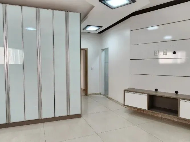 Aluga-se casa no São Francisco com 3 quartos na Avenida Capitão Julio Bezerra