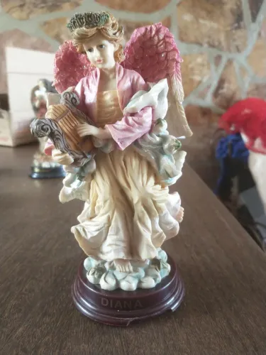 Anjo de harpa resina