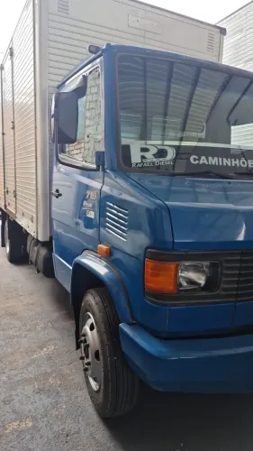 MB 710 Plus baú de 5,5m