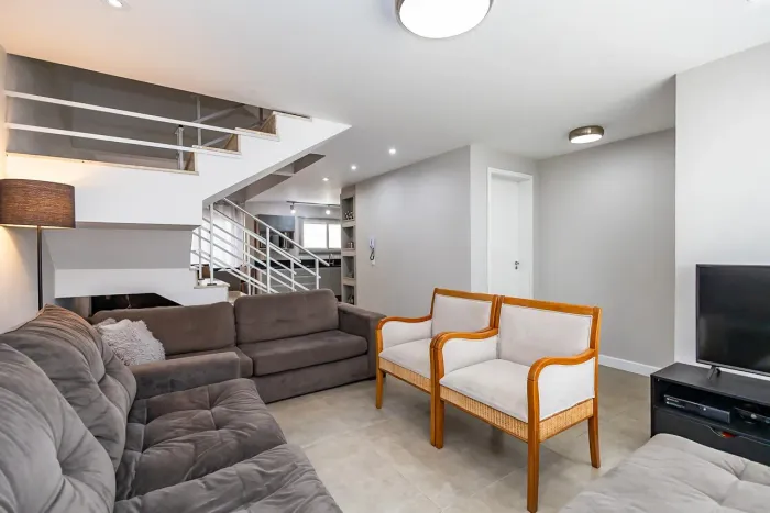 Sobrado com 3 quartos sendo uma suite no Atuba