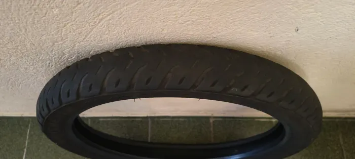 Pneu dianteiro Michelin