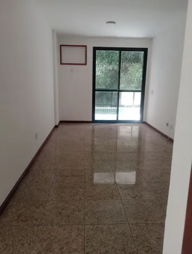 Alugo apartamento na Freguesia JPA 3 quartos parcialmente mobiliado