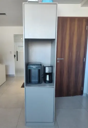 Móvel Com porta fecho-toque