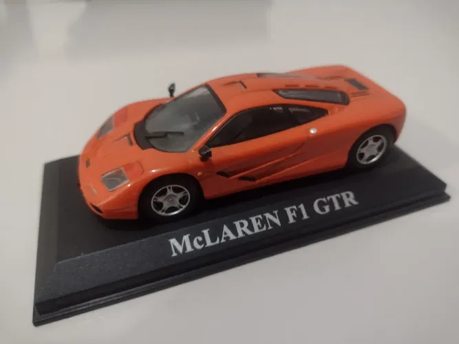 Miniatura McLaren F1 GTR (escala 1:43)
