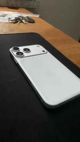 Iphone xr sabor 17 pro *LEIA*