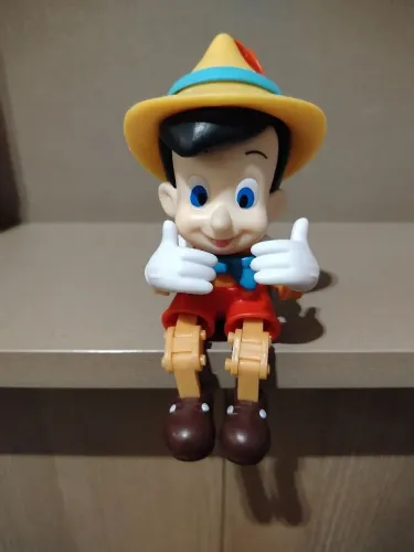 Boneco Pinóquio com pernas articuladas - enfeite 13 centímetros 