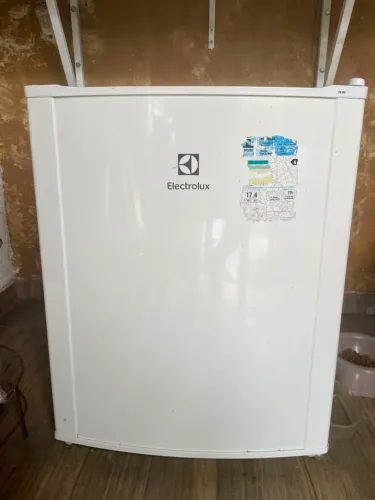 Frigobar Electrolux 127w funcionando perfeitamente 
