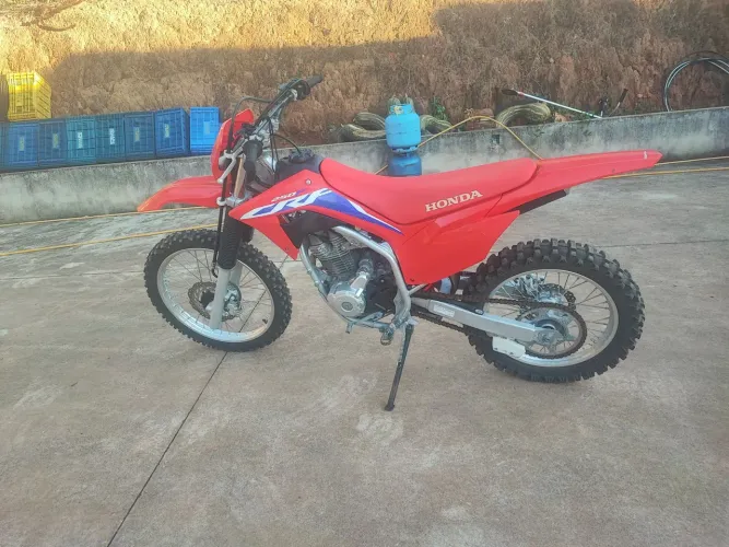 CRF 250 f 2024 muito nova