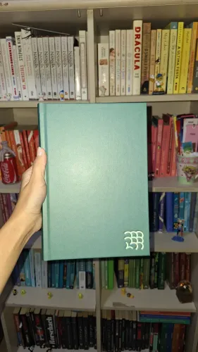 Livro Coleção Intrínsecos A lista de convidados- Lucy Foley (CAPA DURA+BRINDES)