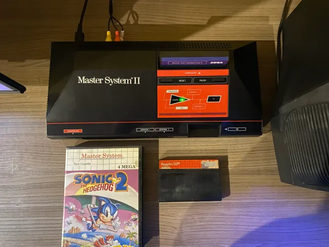 Sega master system II completo na caixa c/ jogos