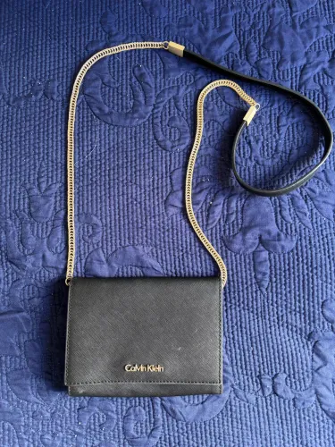 Bolsa Calvin Klein Original Preta | Transversal com Corrente Dourada