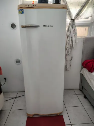 Pia e Balcão/ Geladeira / Mesa / Cama / Ventilador 