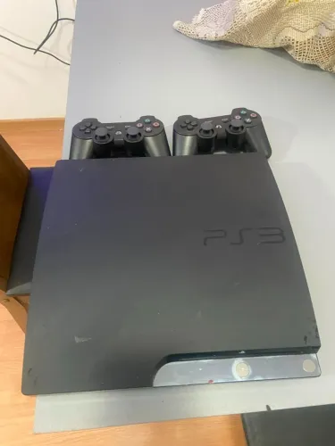 PS3 Slim + 2 controles