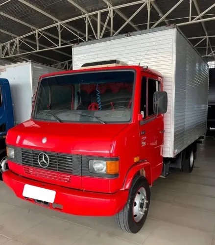 MB 710 Plus Baú 2012