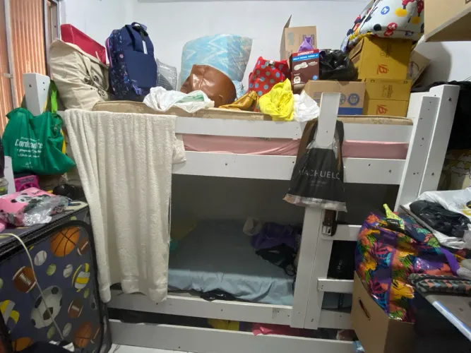 Cama beliche com auxiliar