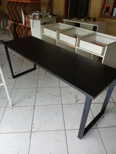 Mesa industrial 1,80 metros tipo escrivaninha, escritório,  preço só quinta-feira 