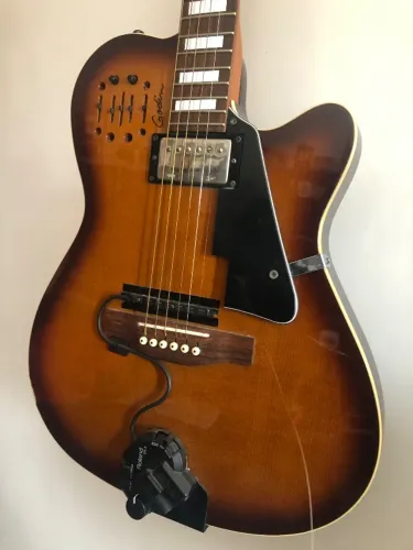 Violão hibrido Godin ultra A6 com adicional Roland GK3 - oportunidade