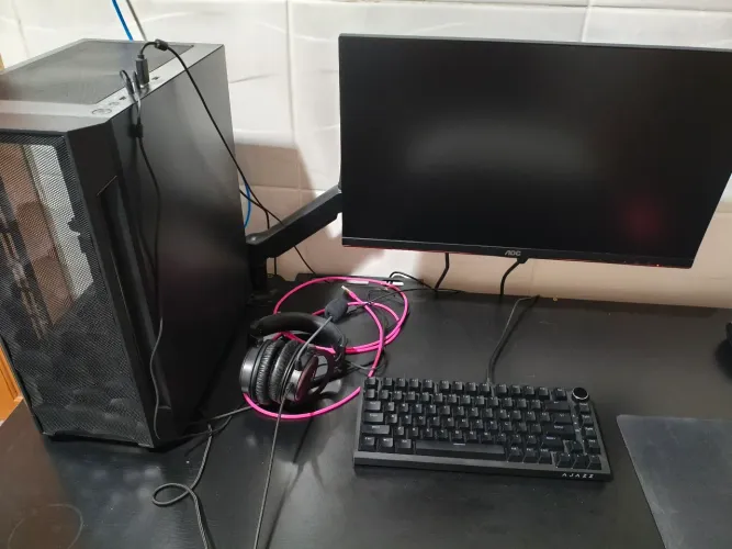 PC gamer no precinho, perfeito estado de funcionamento! Chama no chat !