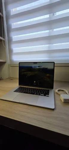 MacBook Air 15" M2 512GB SSD / 8GB RAM - Impecável + Brinde