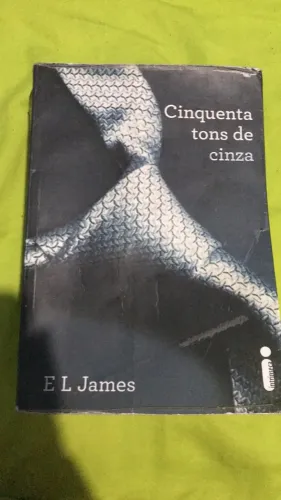 Livro Cinquenta Tons de Cinza /Escuros e Liberdade