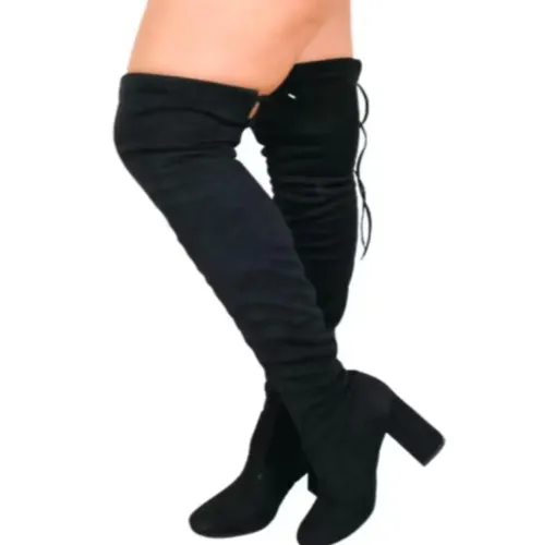 Bota com salto 