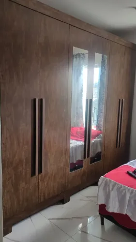Vendo guarda roupa 6 portas 
