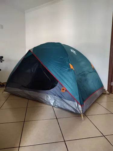 Barraca para acampamento NTK c/sobreteto completo modelo Cherokee com capacidade para duas