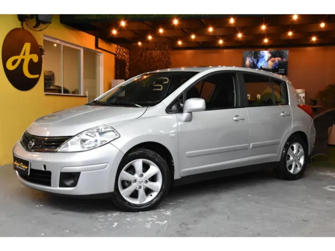 Nissan Tiida SL 1.8/1.8 Flex 16V Mec. 2011