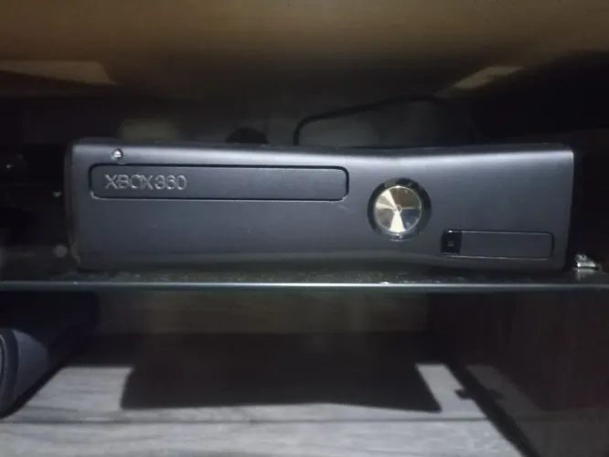 XBOX 360 + KINECT + 2 CONTROLES (1 ORIG) + 20 JOGOS 