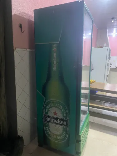 Cervejeira expositor vertical Heineken