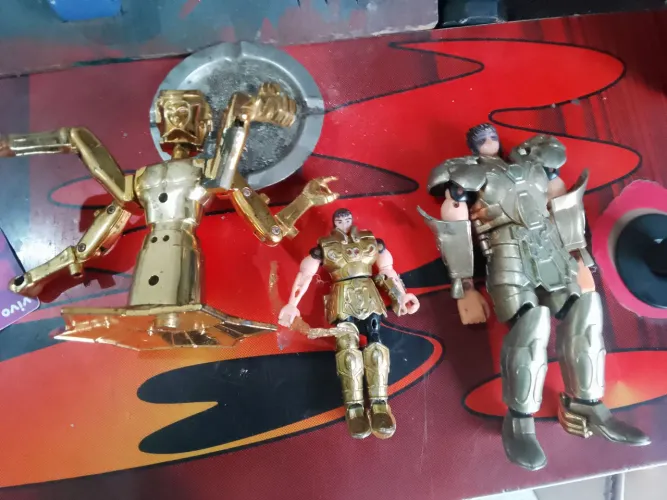 Bonecos cavaleiros do zodiaco 