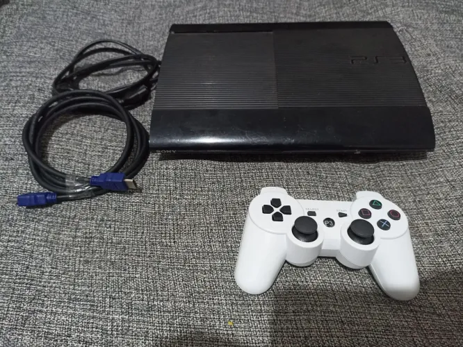 Vendo PS3 / Playstation 3 funcionando perfeitamente, acompanha jogos. Parcelo